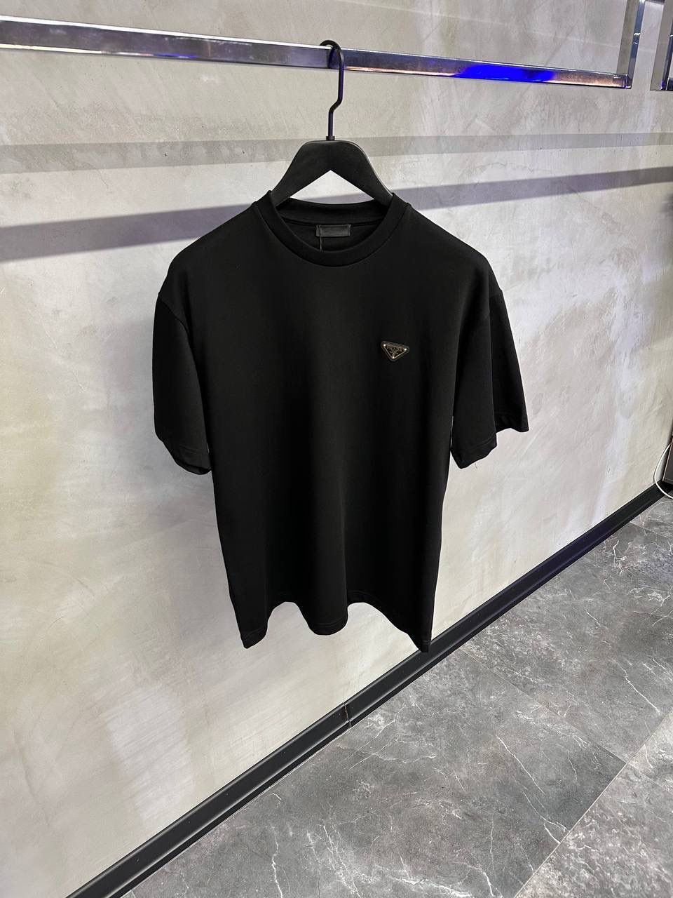 Black prada logo cotton relaxed tee