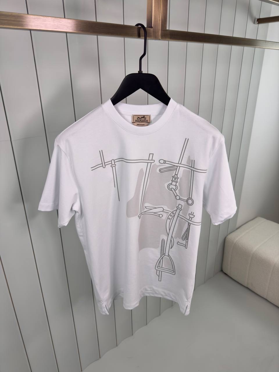 White hermes harnais en gouache 3D cotton tee