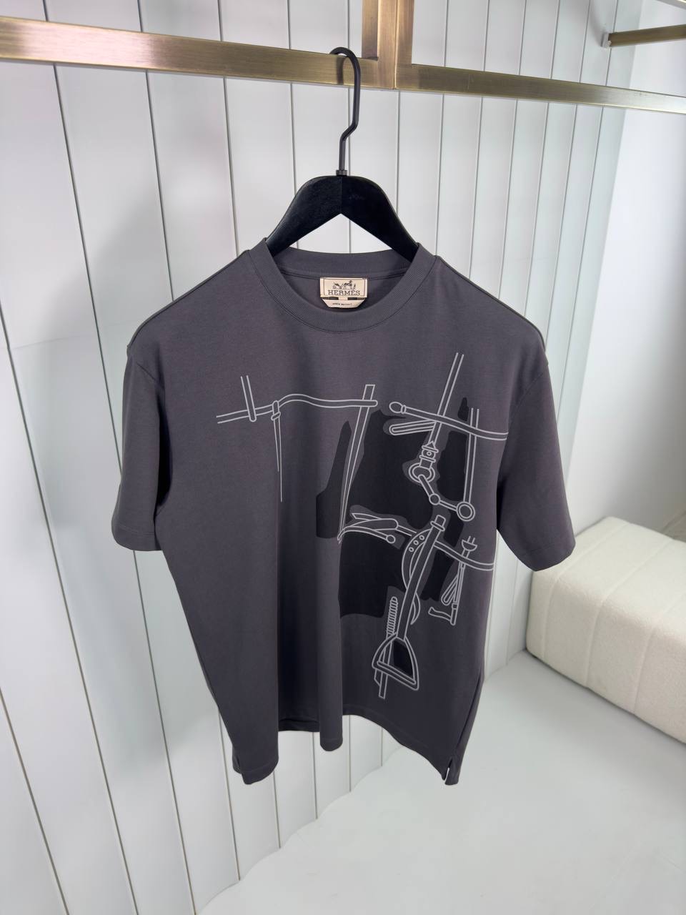 Gray hermes harnais en gouache 3D cotton tee