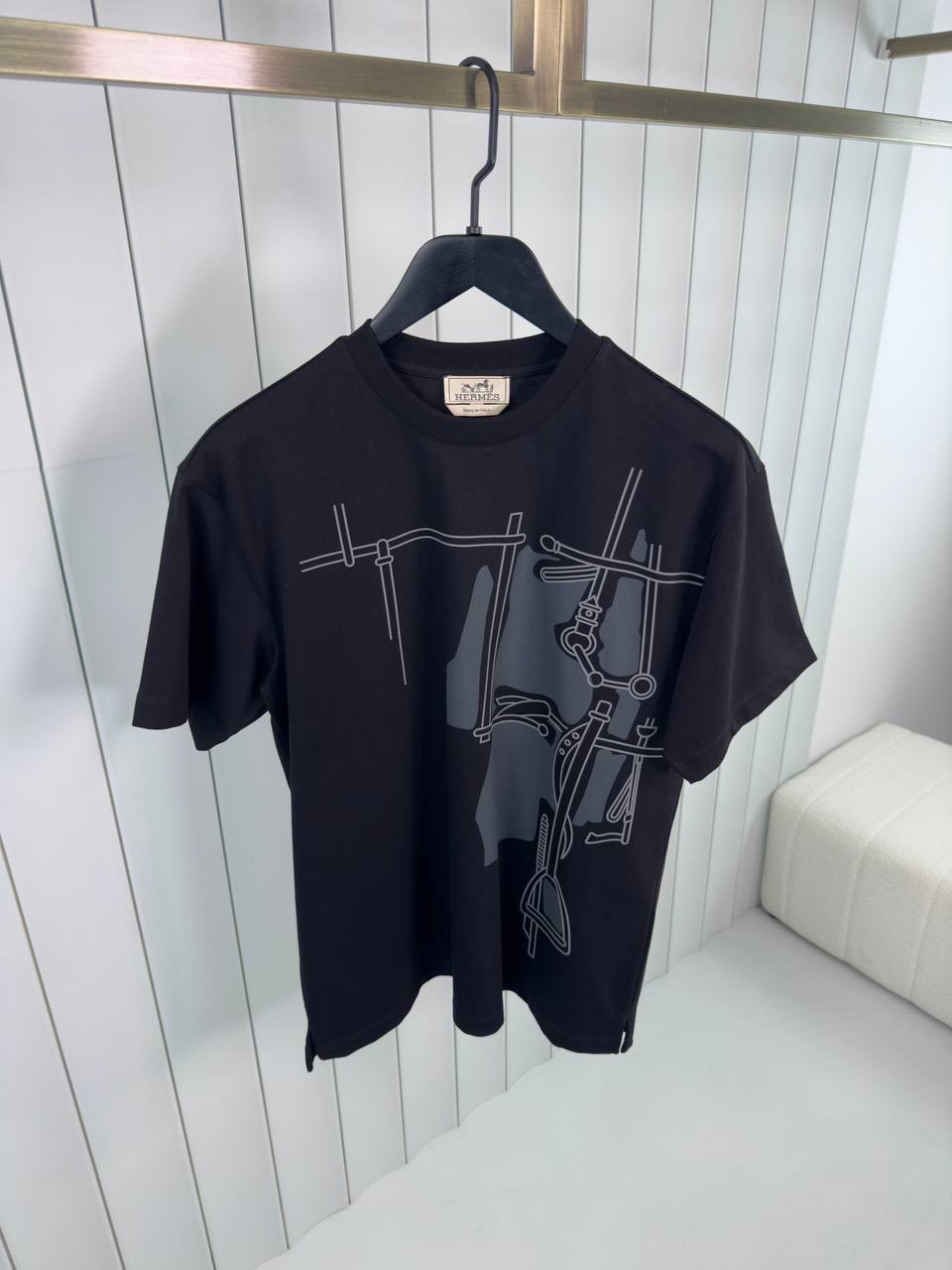 Black hermes harnais en gouache 3D cotton tee