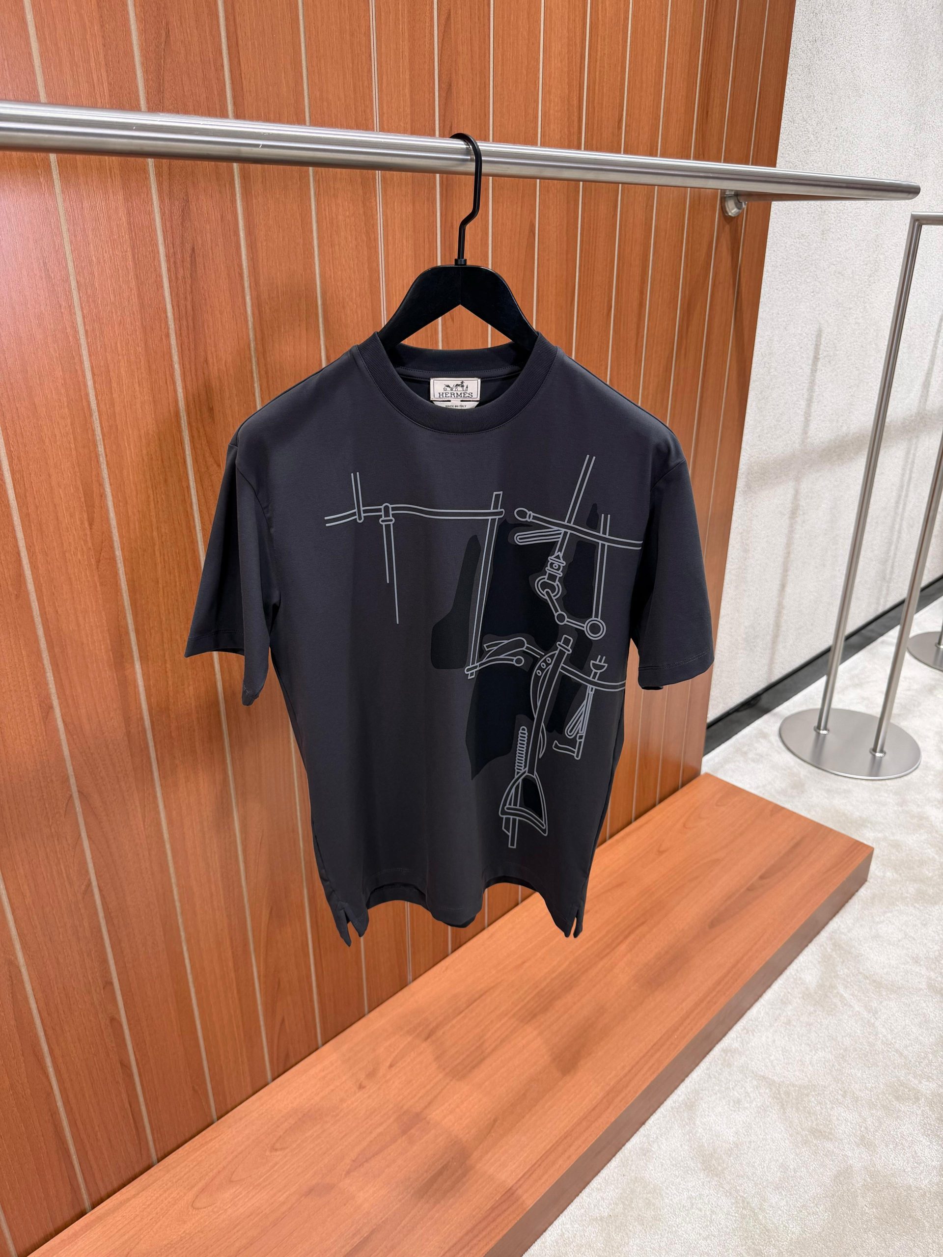 Gray hermes harnais en gouache 3D cotton tee