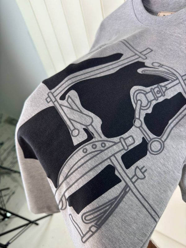 Light Gray hermes harnais en gouache 3D cotton tee - Image 2