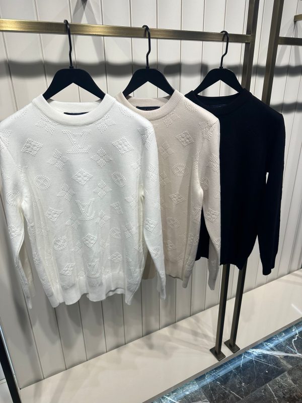 Beige LV monogram pull embossed cotton sweatshirt - Image 12