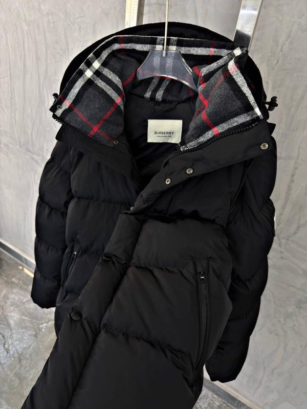 Black burberry london removable sleeve hooded puffer jacket - Image 6