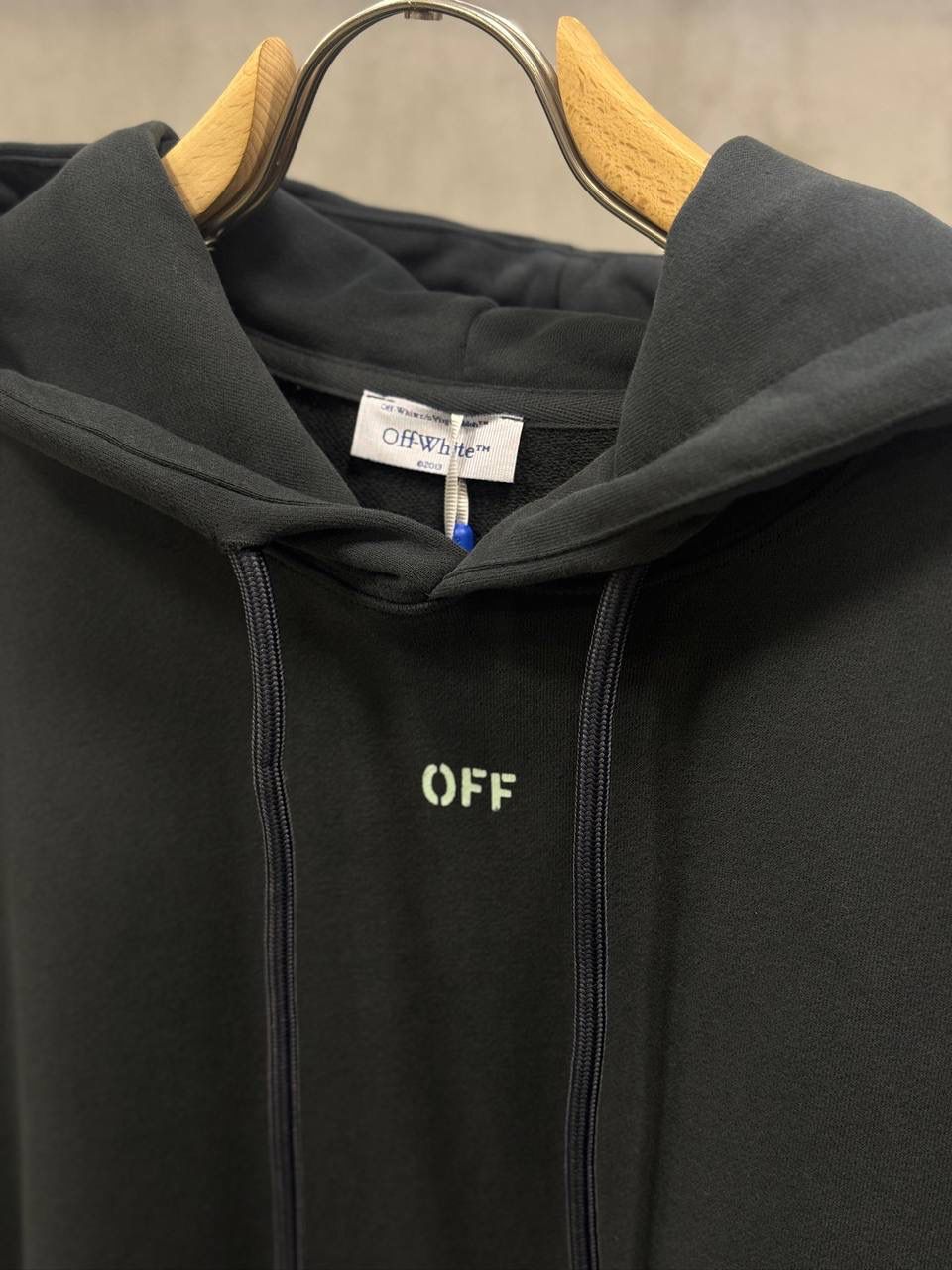 Black Off-white vibe arrow skate hoodie - Image 3