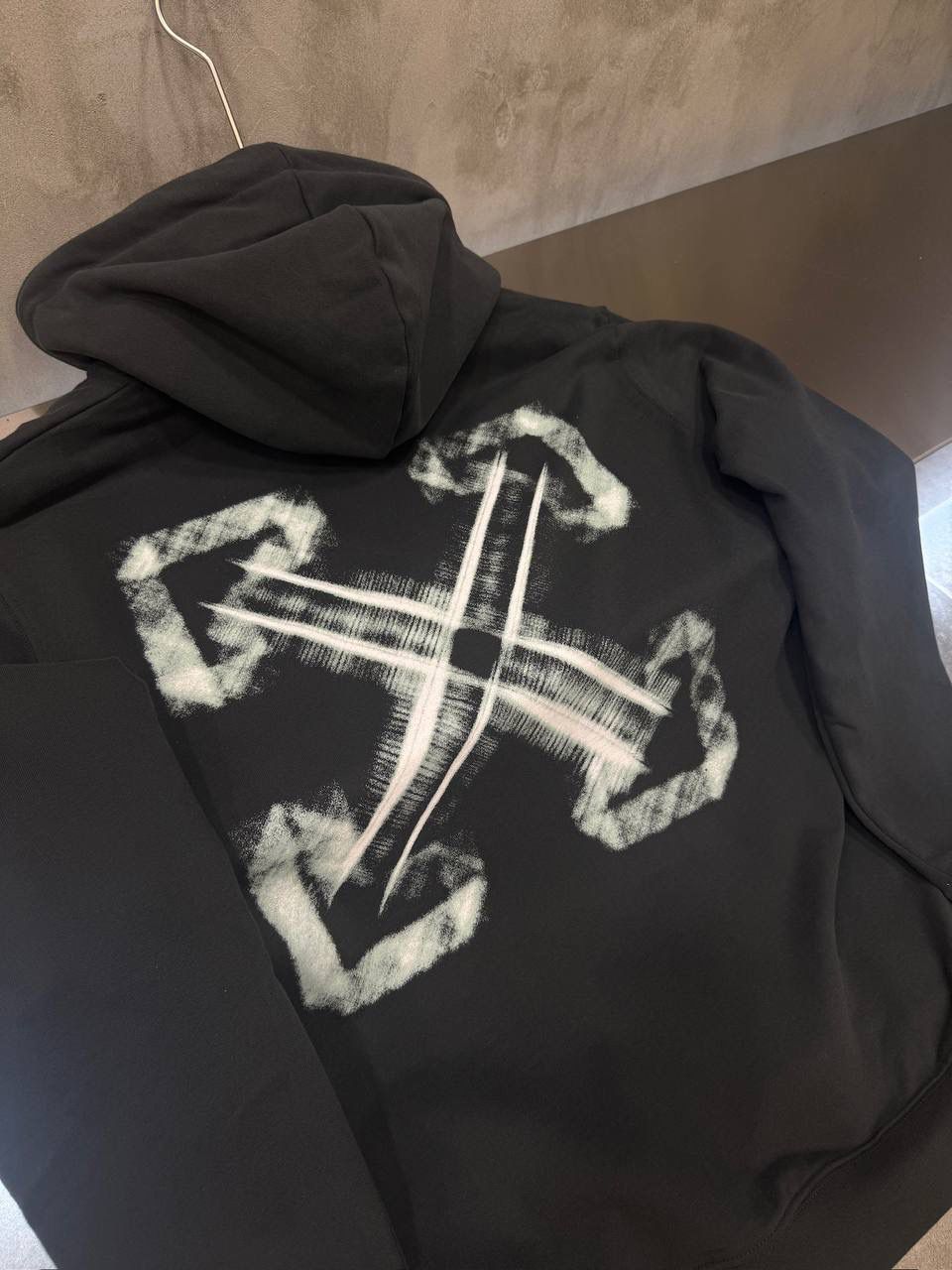 Black Off-white vibe arrow skate hoodie - Image 6