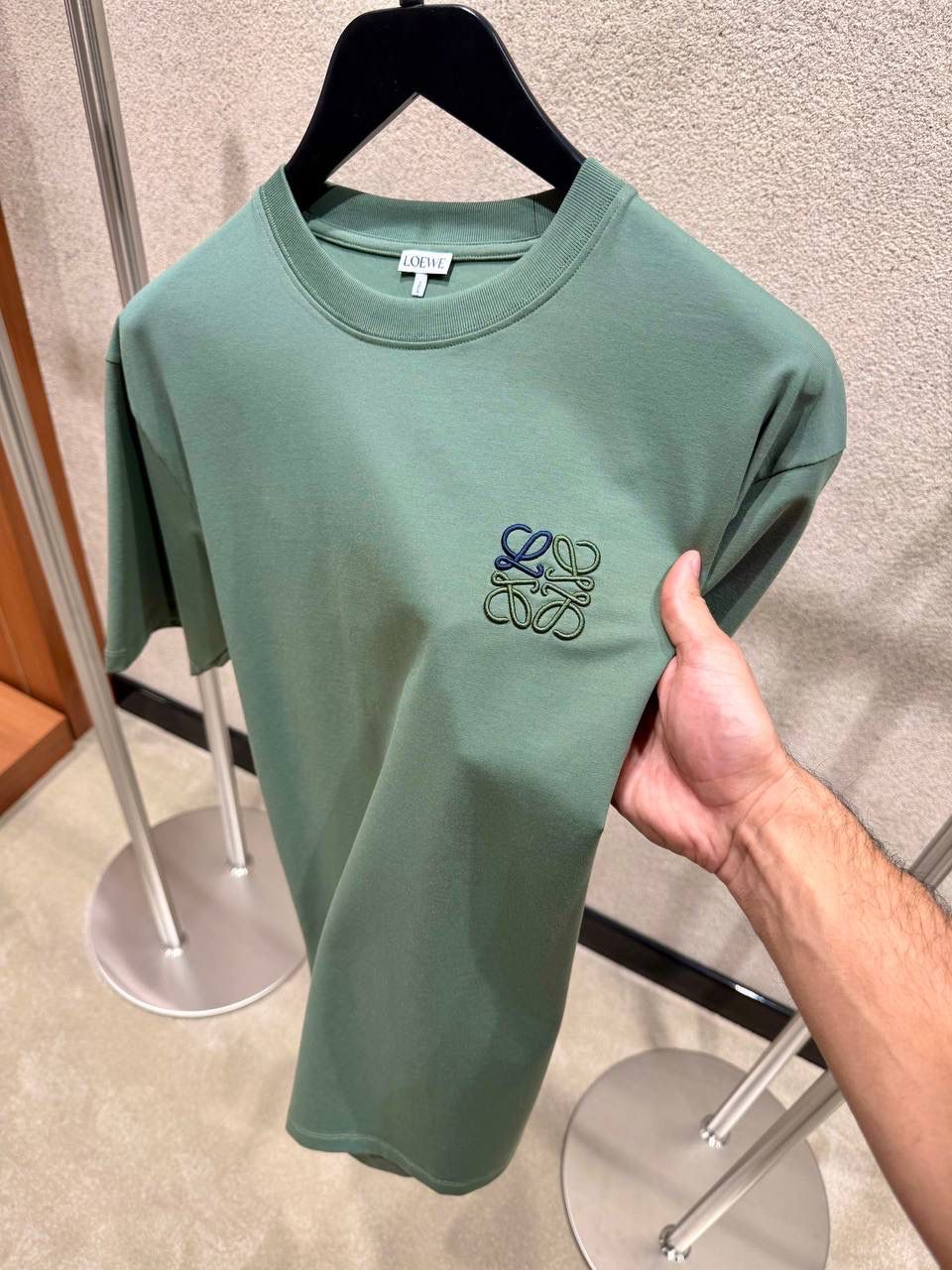 Green loewe embroidered logo cotton tee - Image 2