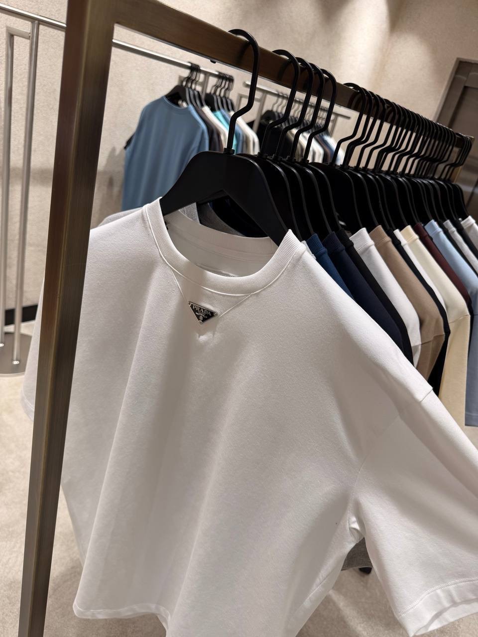 White Prada aviator enameled metal triangle neck logo cotton tee - Image 3