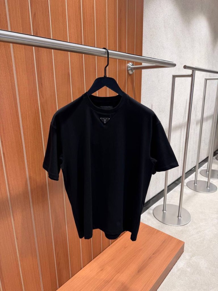 Black Prada aviator enameled metal triangle neck logo cotton tee