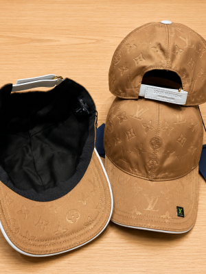 Beige LV logo cap