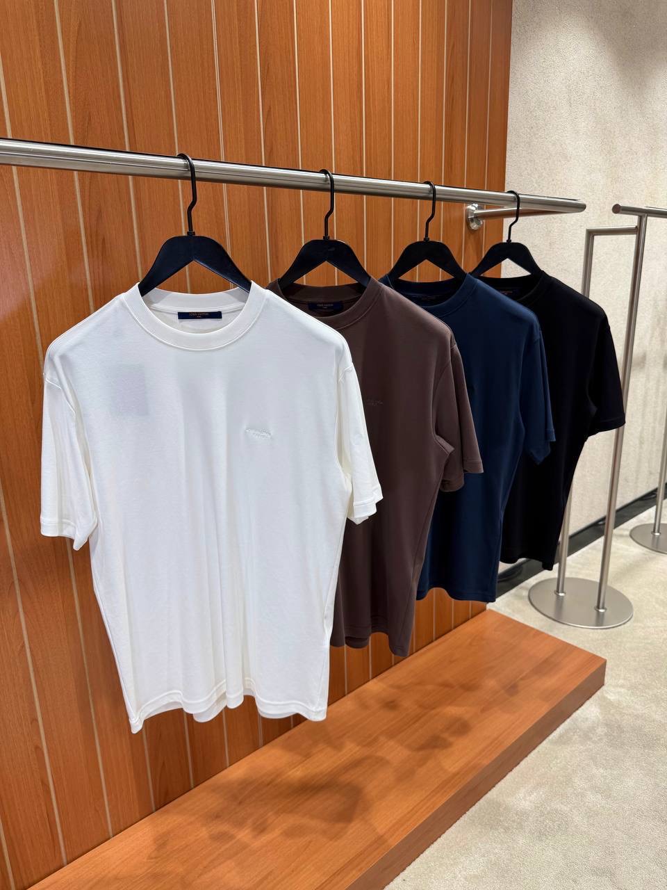 Navy LV tonal LV signature cotton tee - Image 3