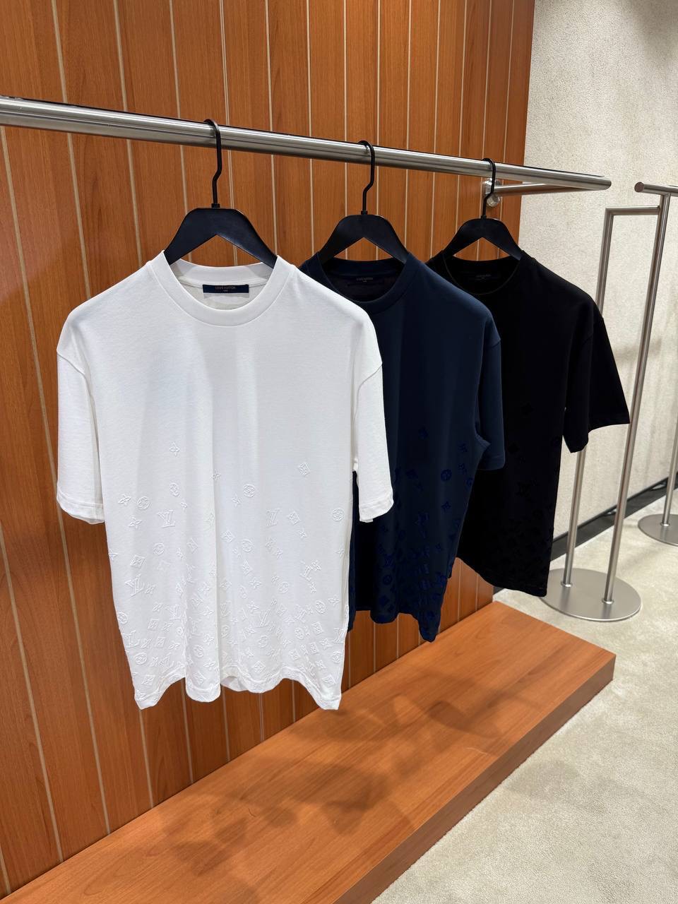 Navy LV Flock Print Monogram Gradient cotton tee - Image 5