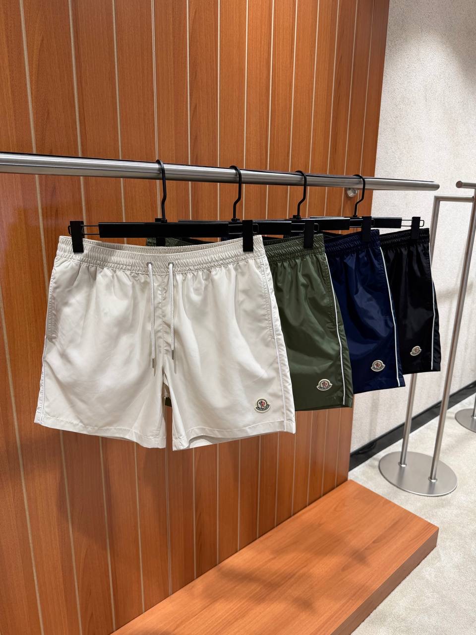 Navy Moncler logo-patch drawstring-waist swim shorts - Image 9