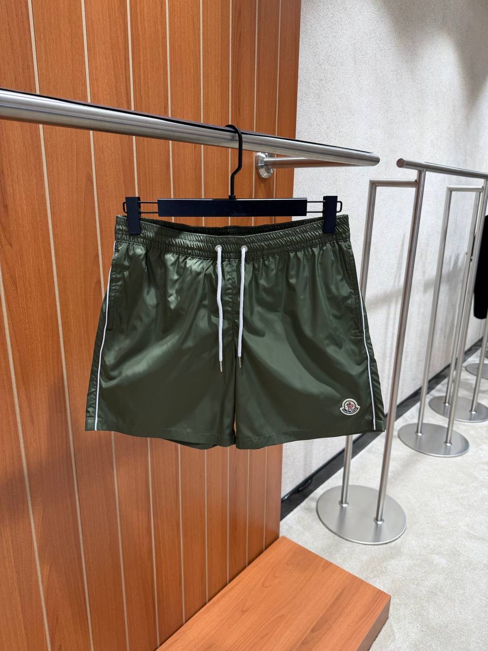 Green Moncler logo-patch drawstring-waist swim shorts