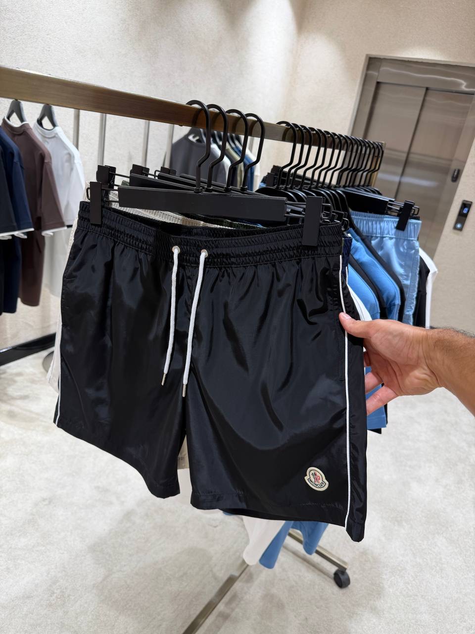 Black Moncler logo-patch drawstring-waist swim shorts - Image 2