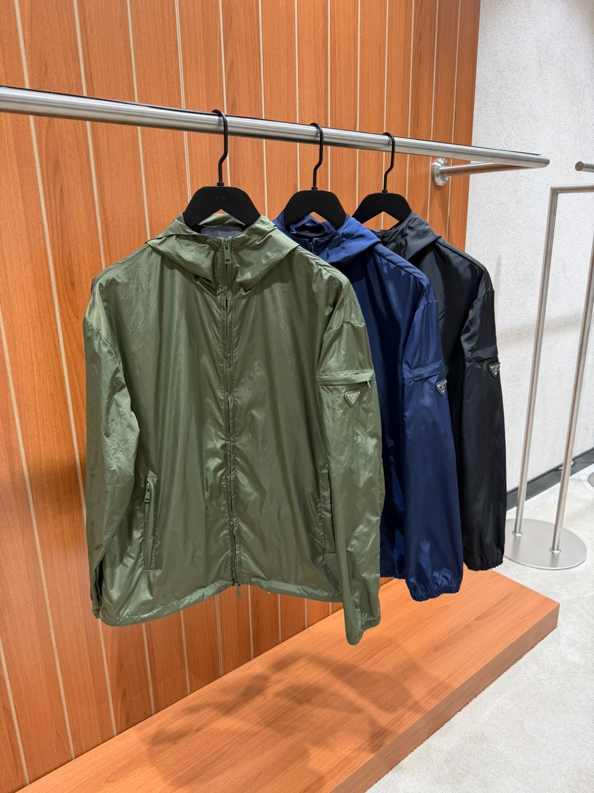 Black Prada hooded lightweight enamel triangle sleeve logo jacket - Image 3