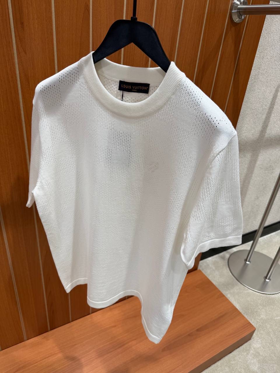 White LV pointelle signature damier motif knitted cotton tee - Image 2