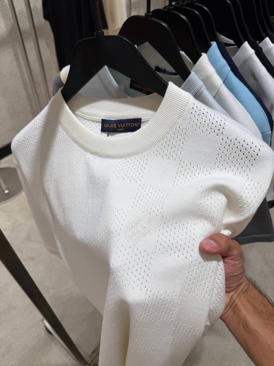 White LV pointelle signature damier motif knitted cotton tee - Image 5