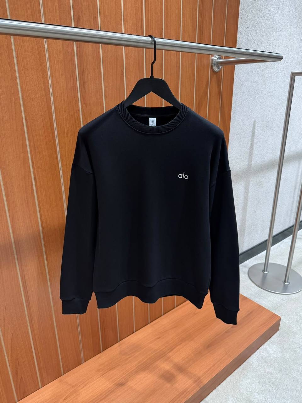 Black Alo Yoga Accolade crew neck cotton sweatshirt