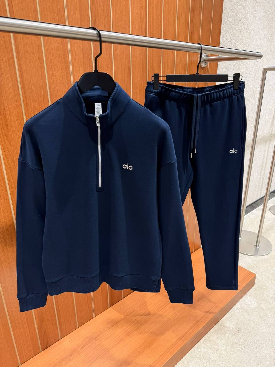Navy Alo Yoga Accolade 1/4-zip tracksuit